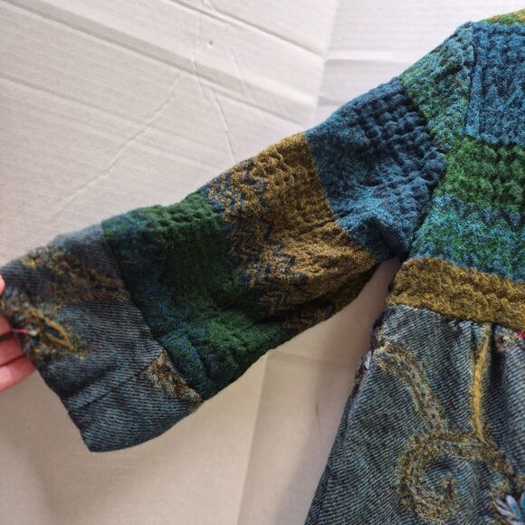 SoftSurrounding Size Med, Open in Front, Shell 100% Wool, Lining 100% Polyester. - Picture 3 of 7